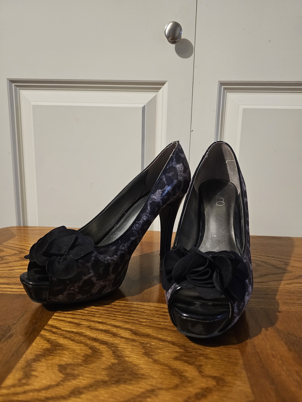 Nine & CO.Black Spotted Bow Peep-Toe Platform High Heels Size 8